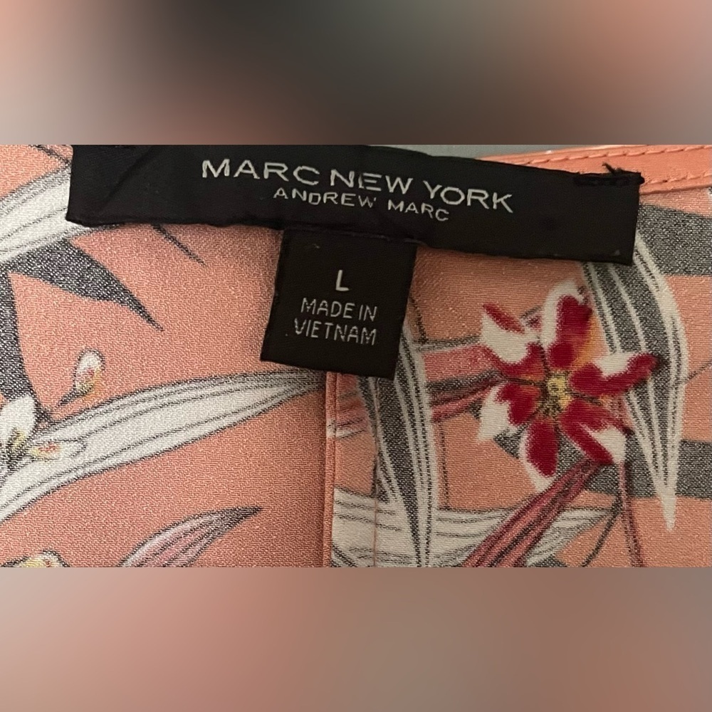 Andrew Marc Tops Floral Boxy Satin V Neck Blouse Workwear Color: pink/Orange L - Picture 4 of 5